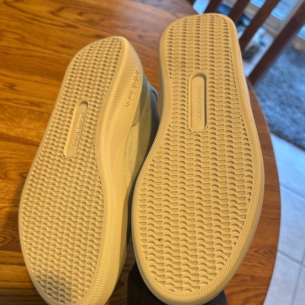 lululemon light green canvas sneakers - Picture 6 of 6